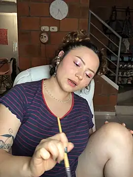 Snapshot of karlahush chatting on 10.24.25 karlahush online show from 10.24.25