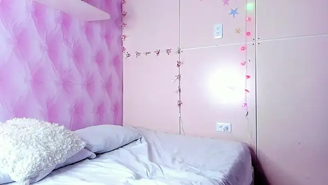 Snapshot of MarieMyller chatting on 12.22.24 MarieMyller online show from 12.22.24