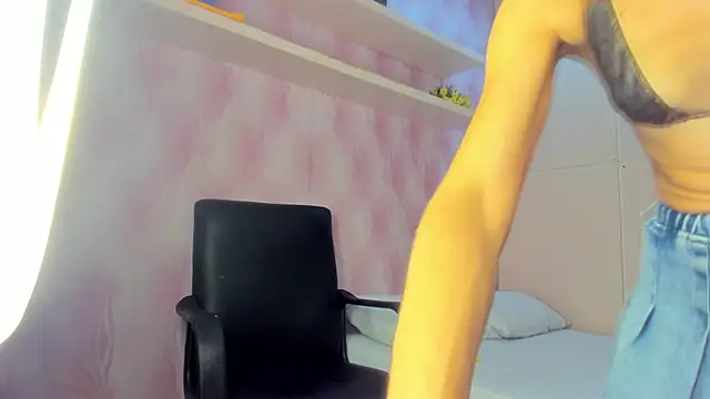 Snapshot of MarieMyller chatting on 01.22.25 MarieMyller online show from 01.22.25