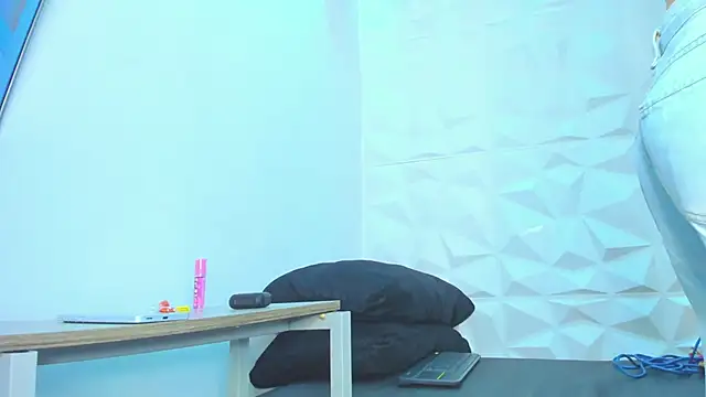 Snapshot of MarieMyller chatting on 10.09.25 MarieMyller online show from 10.09.25