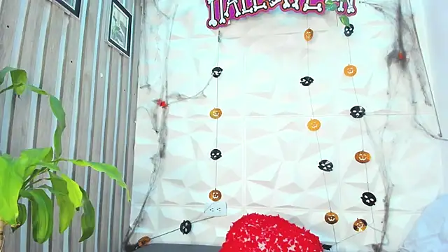 Snapshot of MarieMyller chatting on 10.24.25 MarieMyller online show from 10.24.25