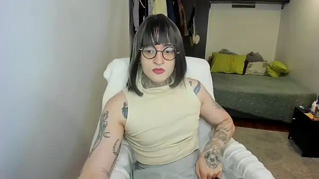 Snapshot of ShiiraVelkor chatting on 11.06.25 ShiiraVelkor online show from 11.06.25