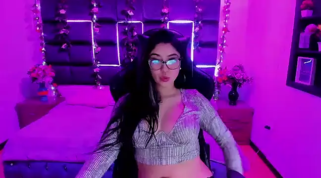 Lucy Anall  online show from 12.26.24