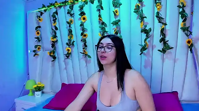 Lucy Anall  online show from 01.24.25