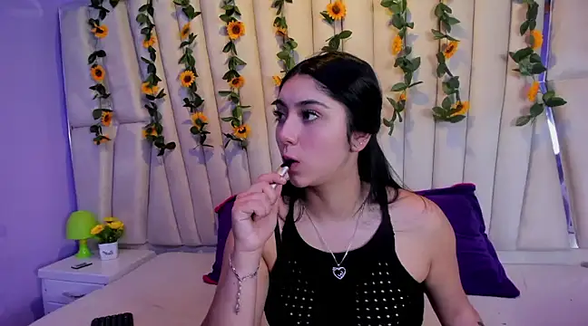 Lucy Anall  online show from 02.15.25