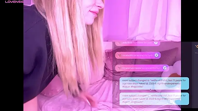 Snapshot of nextdoor_barbie chatting on 01.01.25 nextdoor barbie online show from 01.01.25