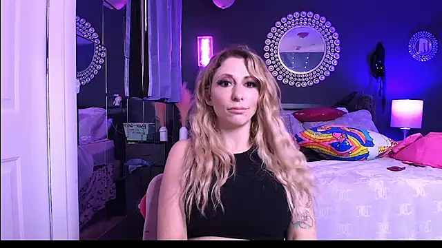 Snapshot of nextdoor_barbie chatting on 01.03.25 nextdoor barbie online show from 01.03.25