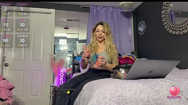 Snapshot of nextdoor_barbie chatting on 01.08.25 nextdoor barbie online show from 01.08.25