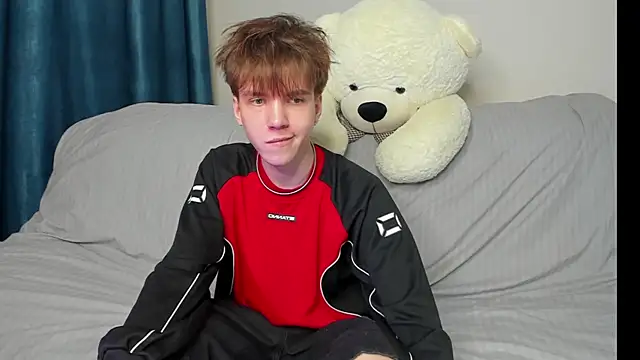 Snapshot of braxiboy chatting on 12.22.24 braxiboy online show from 12.22.24