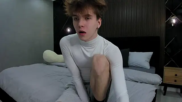 Snapshot of braxiboy chatting on 01.08.25 braxiboy online show from 01.08.25