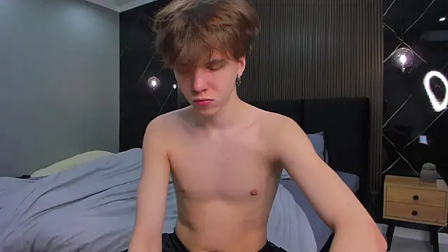 Snapshot of braxiboy chatting on 02.05.25 braxiboy online show from 02.05.25