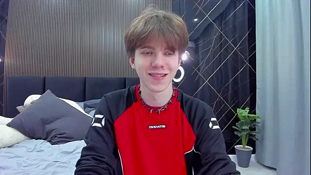 Snapshot of braxiboy chatting on 02.08.25 braxiboy online show from 02.08.25