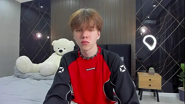 Snapshot of braxiboy chatting on 02.12.25 braxiboy online show from 02.12.25