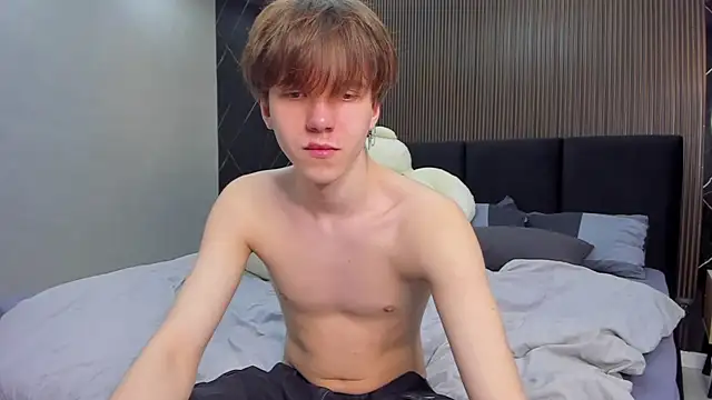 Snapshot of braxiboy chatting on 02.13.25 braxiboy online show from 02.13.25