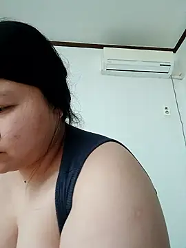 Snapshot of hello098712 chatting on 11.14.25 hello098712 online show from 11.14.25