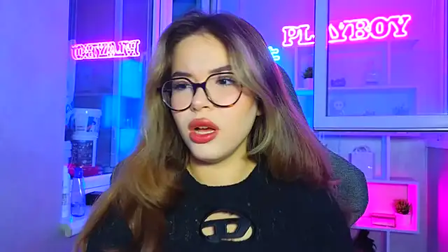 Snapshot of CutiePie3 chatting on 10.06.25 CutiePie3 online show from 10.06.25