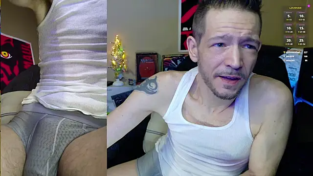 Snapshot of MasterForgedRayy chatting on 12.27.24 MasterForgedRayy online show from 12.27.24