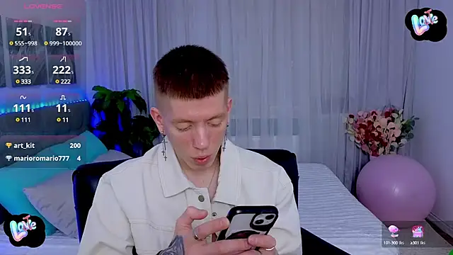 Snapshot of shampoo777 chatting on 03.19.25 shampoo777 online show from 03.19.25