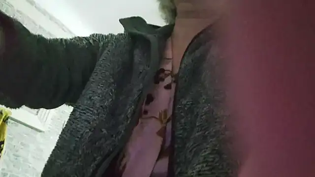 Snapshot of EdithManning chatting on 01.15.25 EdithManning online show from 01.15.25