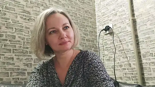 Snapshot of EdithManning chatting on 01.16.25 EdithManning online show from 01.16.25