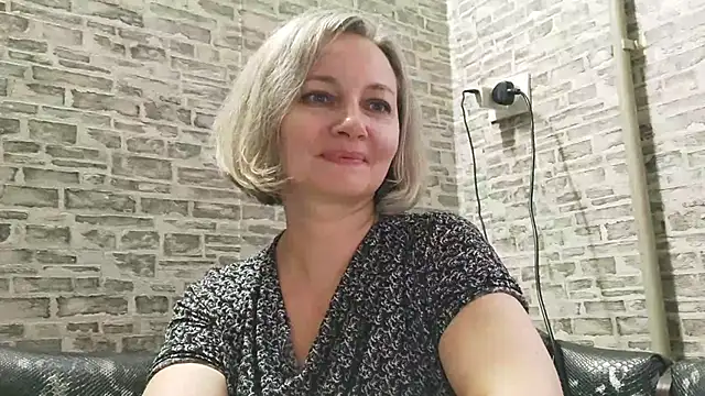 Snapshot of EdithManning chatting on 01.16.25 EdithManning online show from 01.16.25