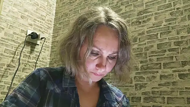 Snapshot of EdithManning chatting on 01.18.25 EdithManning online show from 01.18.25