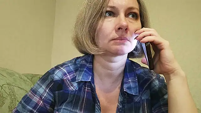 Snapshot of EdithManning chatting on 01.20.25 EdithManning online show from 01.20.25