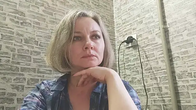 Snapshot of EdithManning chatting on 01.20.25 EdithManning online show from 01.20.25