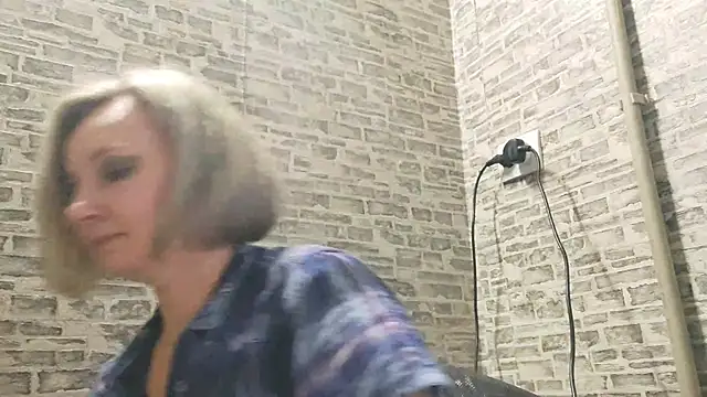 Snapshot of EdithManning chatting on 01.21.25 EdithManning online show from 01.21.25