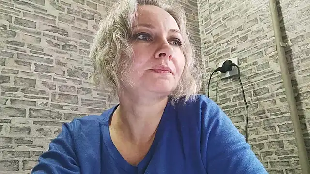 Snapshot of EdithManning chatting on 01.25.25 EdithManning online show from 01.25.25