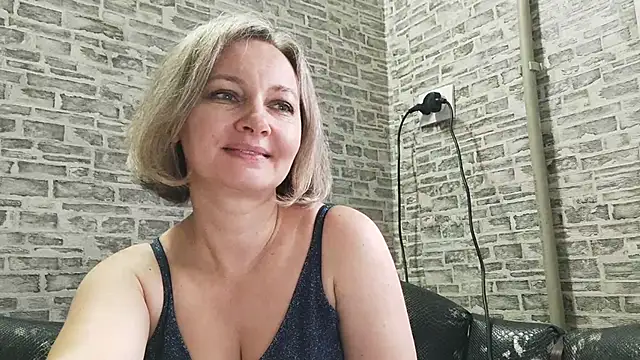 Snapshot of EdithManning chatting on 01.28.25 EdithManning online show from 01.28.25