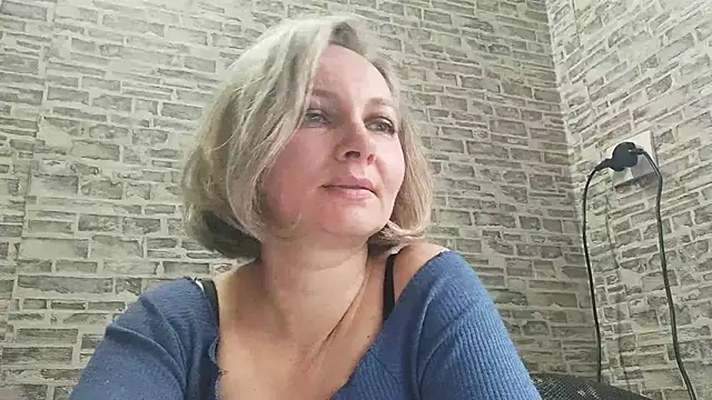 Snapshot of EdithManning chatting on 02.07.25 EdithManning online show from 02.07.25