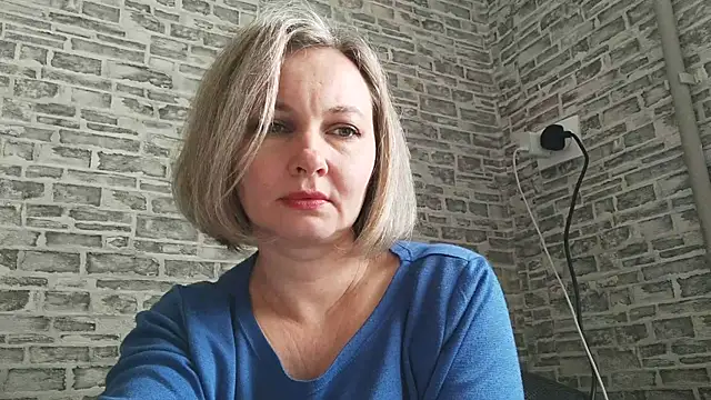 Snapshot of EdithManning chatting on 02.11.25 EdithManning online show from 02.11.25