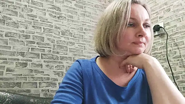 Snapshot of EdithManning chatting on 02.11.25 EdithManning online show from 02.11.25