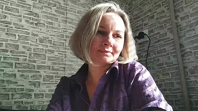 Snapshot of EdithManning chatting on 02.13.25 EdithManning online show from 02.13.25