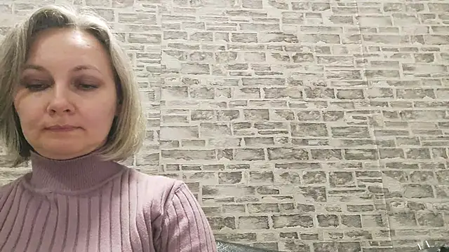 Snapshot of EdithManning chatting on 02.27.25 EdithManning online show from 02.27.25