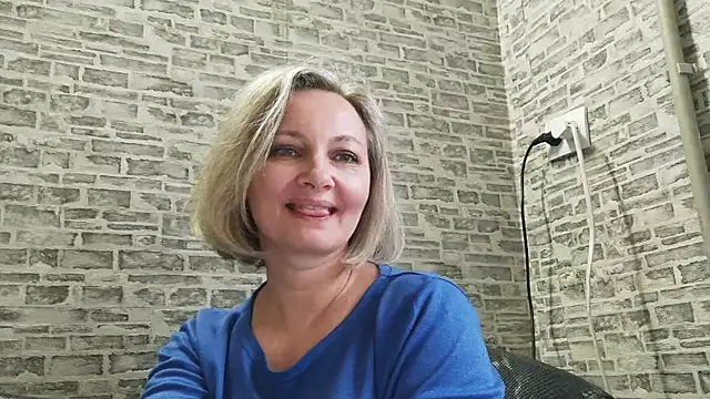 Snapshot of EdithManning chatting on 03.06.25 EdithManning online show from 03.06.25