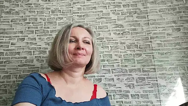 Snapshot of EdithManning chatting on 03.07.25 EdithManning online show from 03.07.25