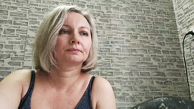 Snapshot of EdithManning chatting on 03.13.25 EdithManning online show from 03.13.25