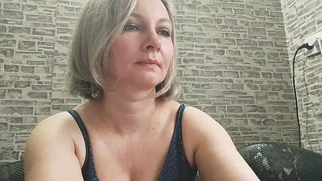 Snapshot of EdithManning chatting on 03.18.25 EdithManning online show from 03.18.25