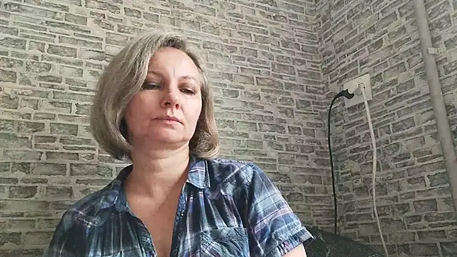 Snapshot of EdithManning chatting on 03.21.25 EdithManning online show from 03.21.25