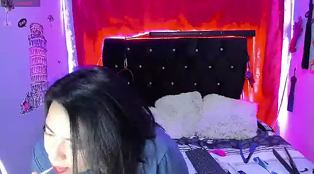 Snapshot of katieeandsharonn chatting on 02.05.25 katieeandsharonn online show from 02.05.25