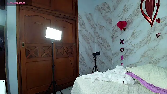 lucia brown online show from 02.14.25