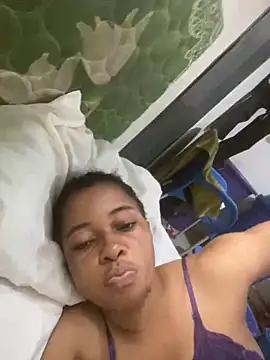 Snapshot of AkuaGifty chatting on 12.09.24 AkuaGifty online show from 12.09.24