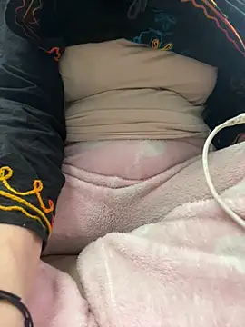 Snapshot of Hot-Anuska chatting on 12.24.24 Hot-Anuska online show from 12.24.24