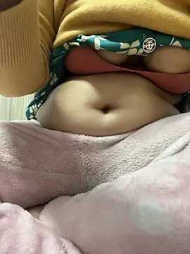 Snapshot of Hot-Anuska chatting on 12.27.24 Hot-Anuska online show from 12.27.24