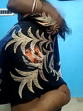 Snapshot of Hot-Anuska chatting on 01.12.25 Hot-Anuska online show from 01.12.25