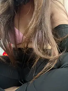 Snapshot of Hot-Anuska chatting on 01.31.25 Hot-Anuska online show from 01.31.25