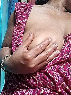 Snapshot of Hot-Anuska chatting on 02.10.25 Hot-Anuska online show from 02.10.25