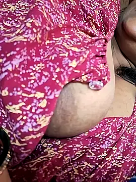 Snapshot of Hot-Anuska chatting on 02.11.25 Hot-Anuska online show from 02.11.25